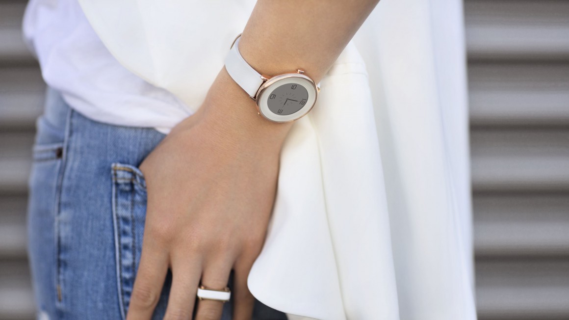 Best Smartwatches For Women 2017: Stylish & Hybrid Smartwatch For Women ...