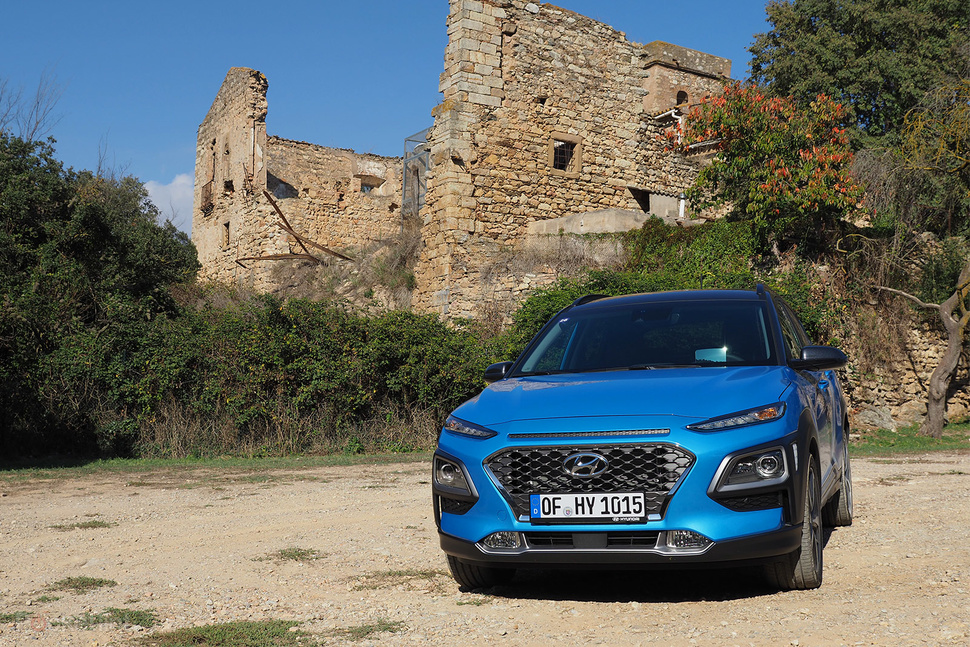 142608-cars-review-hyundai-kona-review-lead-image-image1-zbfnjasf23