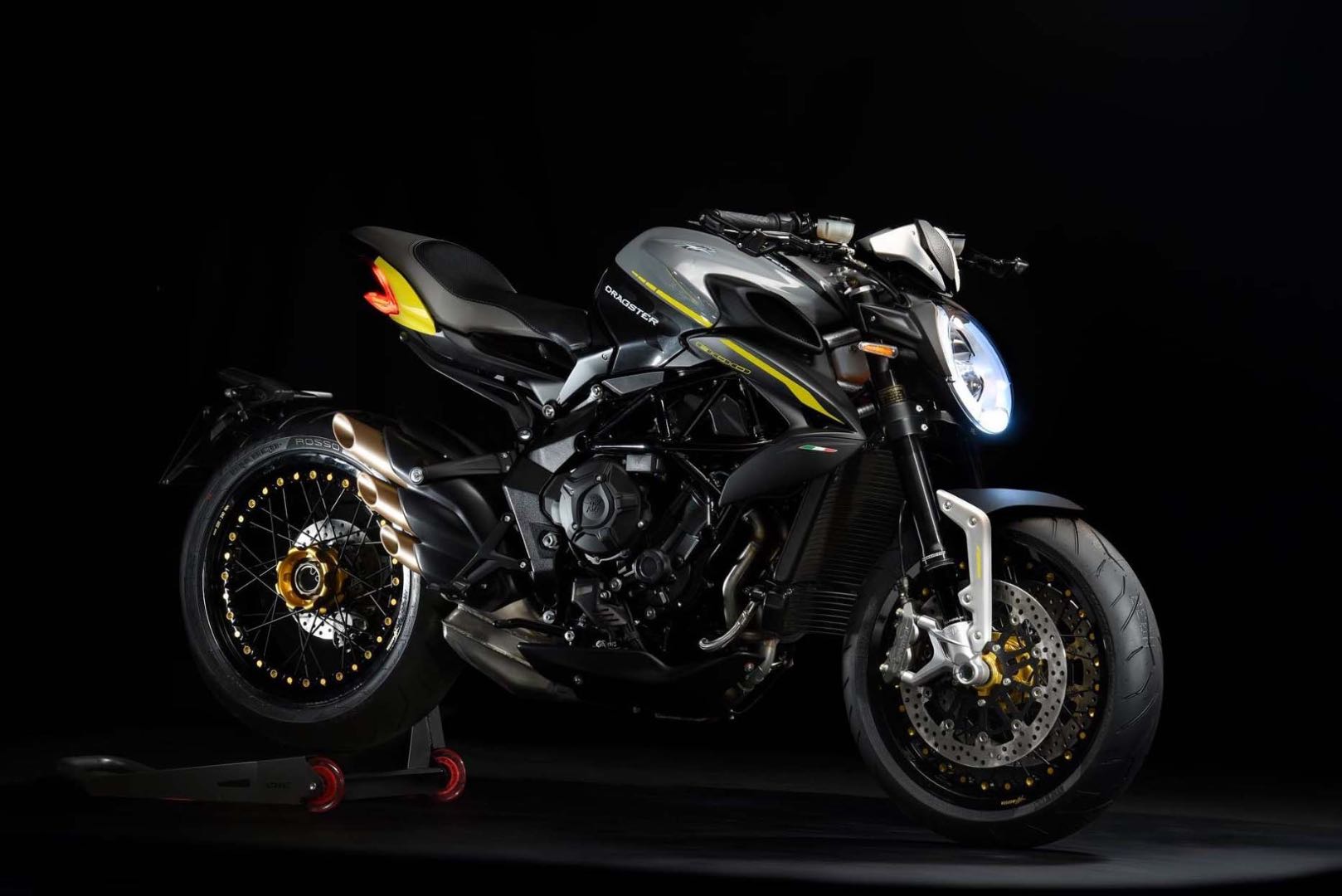 2018-mv-agusta-dragster-800-rr-first-look-fast-facts-1