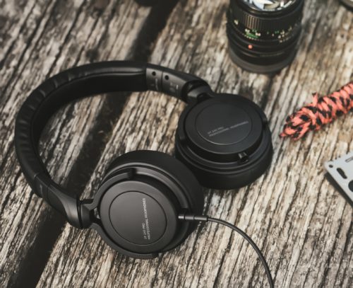 Beyerdynamic DT 240 Pro Headphones Review – Cheap Professional Headphones