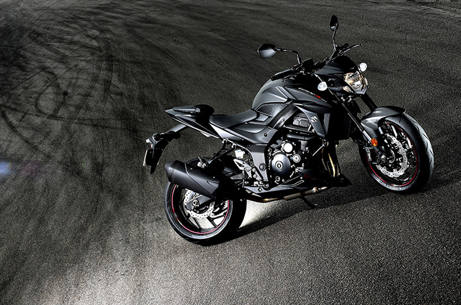 Retro Or Not(Ro)? Kawasaki Z900RS Vs. Suzuki GSX-S1000Z