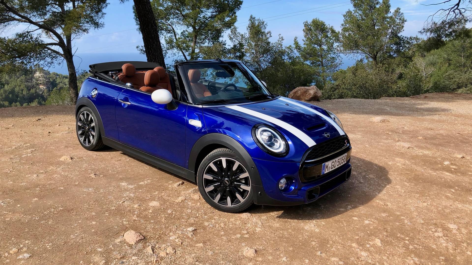 Синий мини. Mini Cooper 4 Door Convertible. Mini Cooper 2016 синий. Мини Купер васильковый. Мини Купер кабриолет Blue Edition.