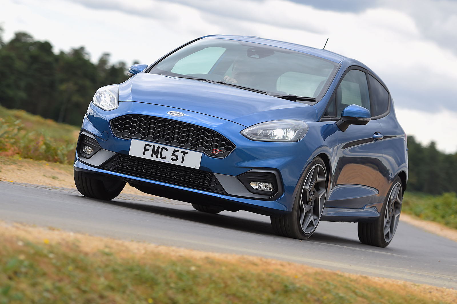 New Ford Fiesta ST vs new Volkswagen Polo GTI Comparison - GearOpen.com