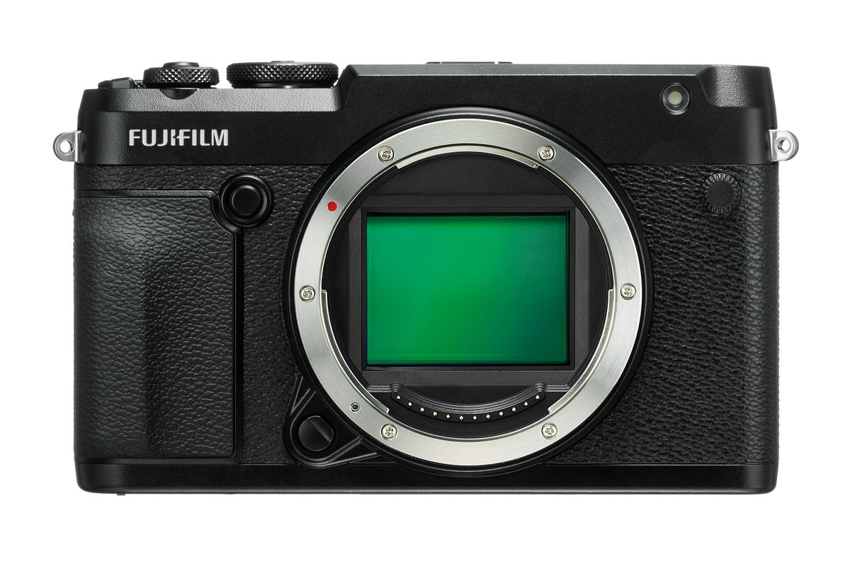 Fuji GFX 50R Hands-on Review -- First Impressions