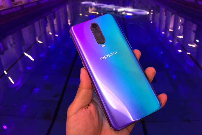 OPPO R17 Pro Hands-On: 3 Cameras, 2 Batteries, 1 Smartphone