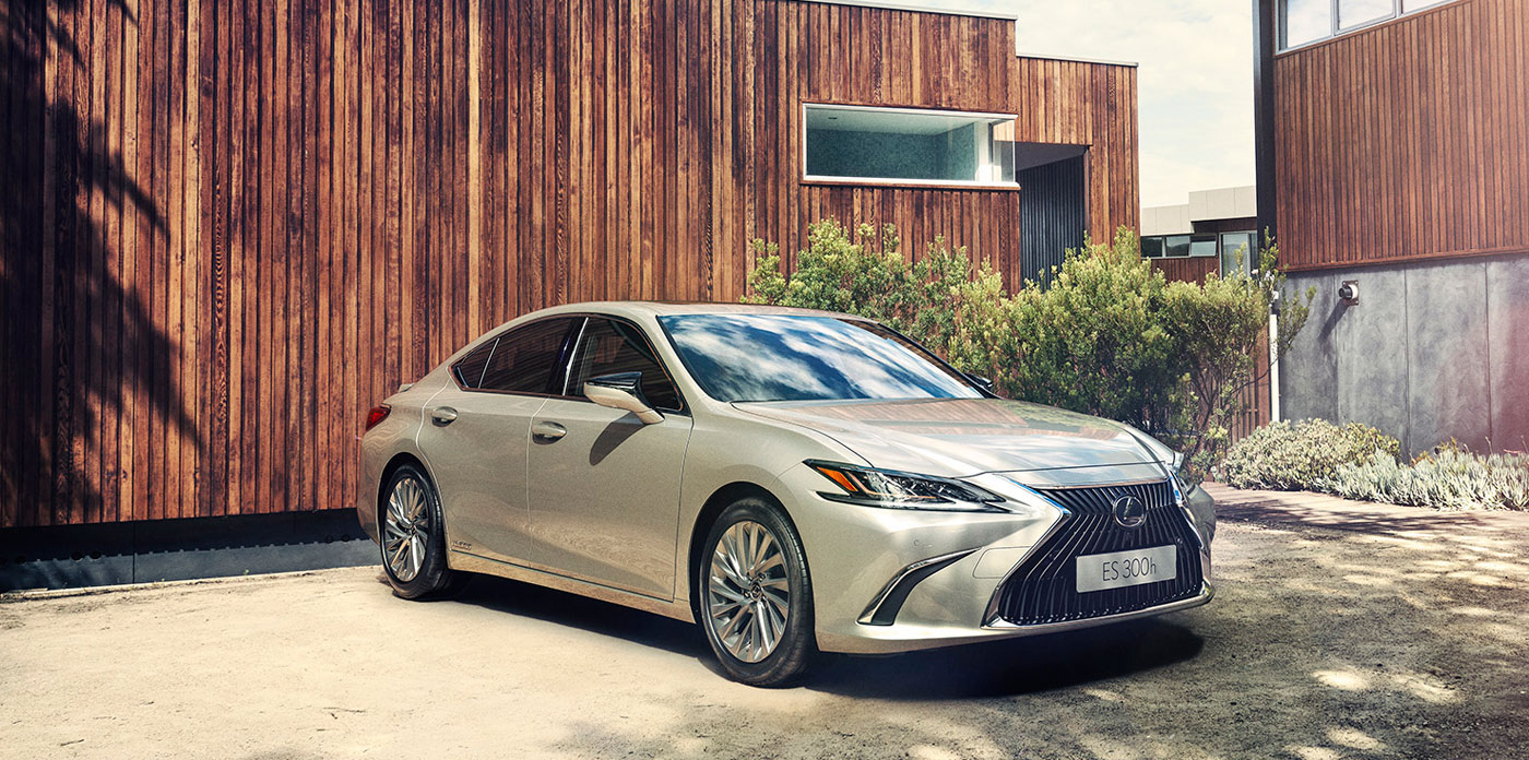 2019 Lexus ES 300H Review