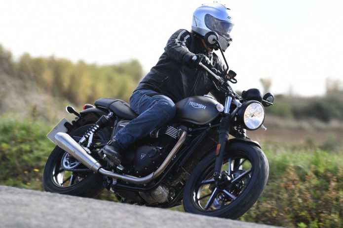2019 Triumph Street Twin Review (13 Fast Facts)