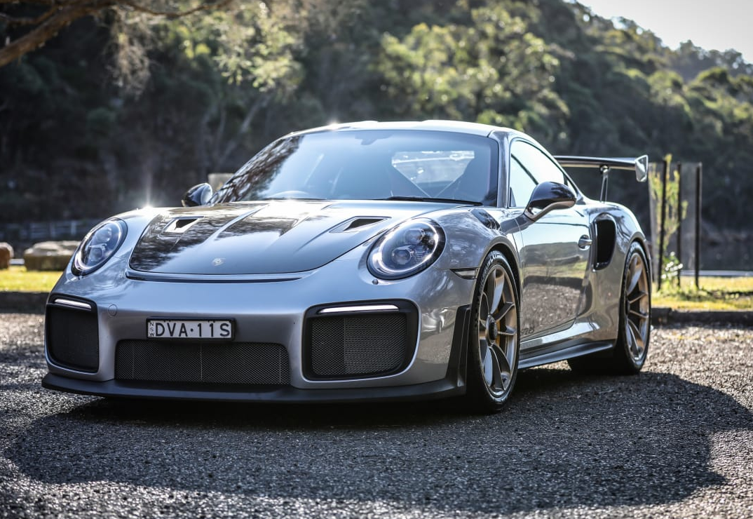 Fast cars, slow food : Porsche 911 GT2 RS and The Scarborough Hotel