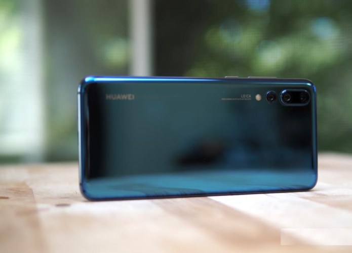 Huawei in 2019: four cameras, foldable phones, flagship stores