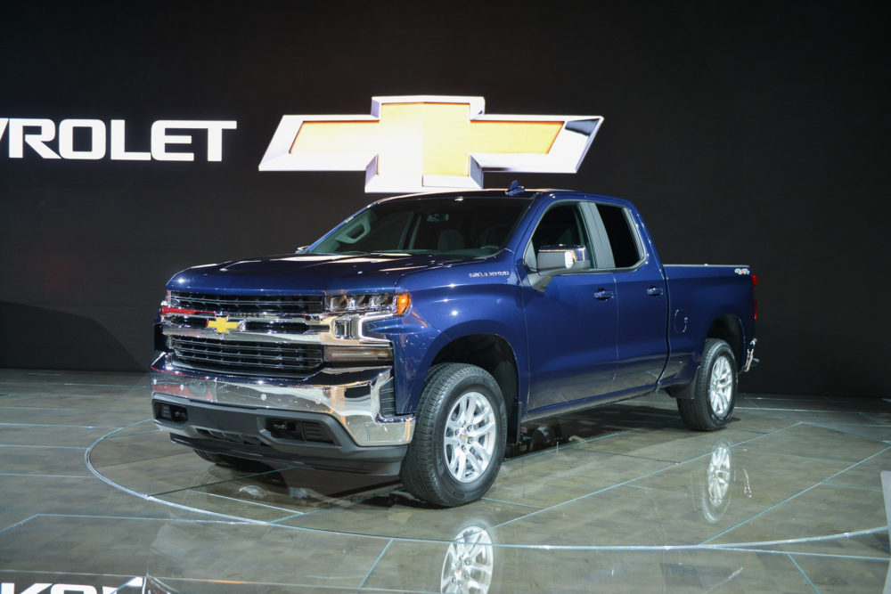 The 2020 Chevrolet Silverado HD boasts monstrous torque, intimidating ...