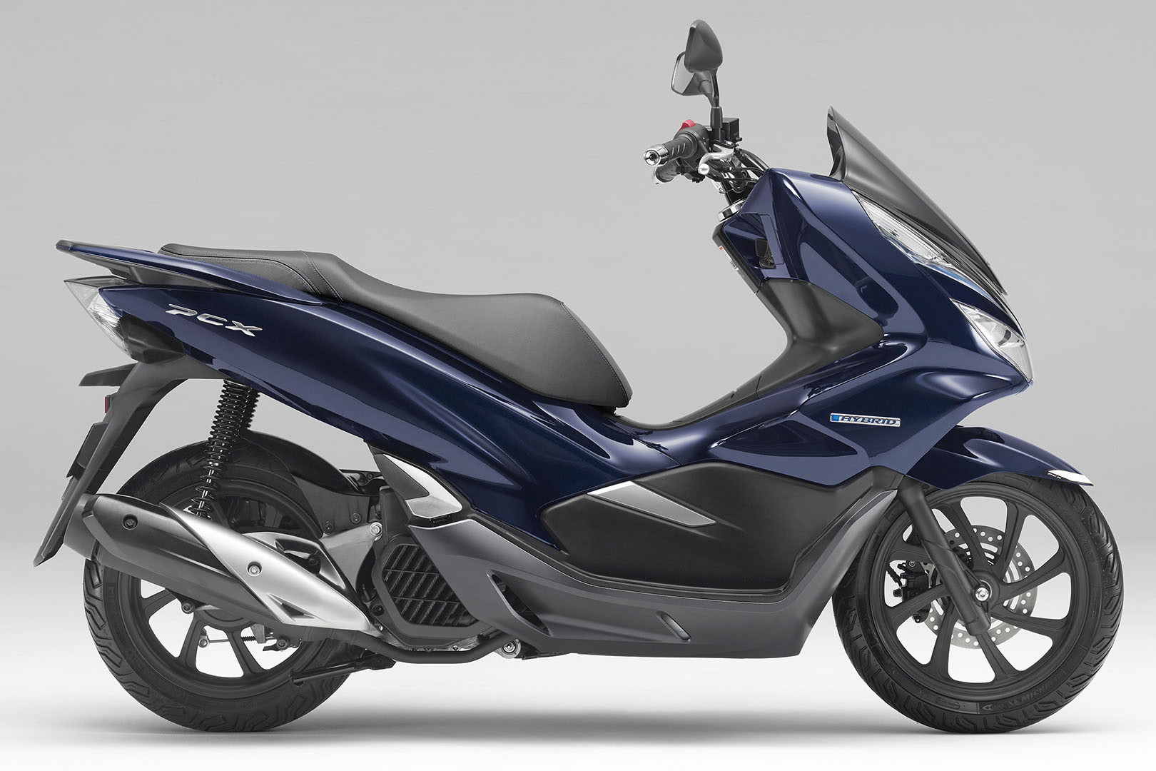 2019 Honda PCX Hybrid Scooter First Look Gasoline + Electric (14 Fast