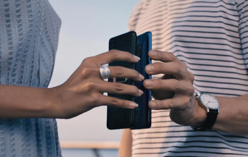Hands on: How to use Wireless PowerShare on the Galaxy S10 to charge another phone
