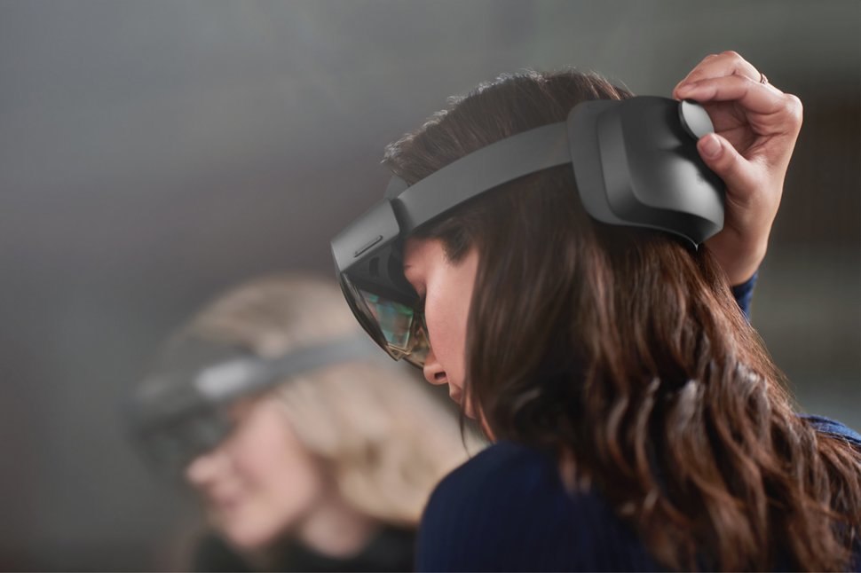 147317-ar-vr-news-microsoft-hololens-will-be-a-consumer-device-one-day-image1-cy8bjnmipp