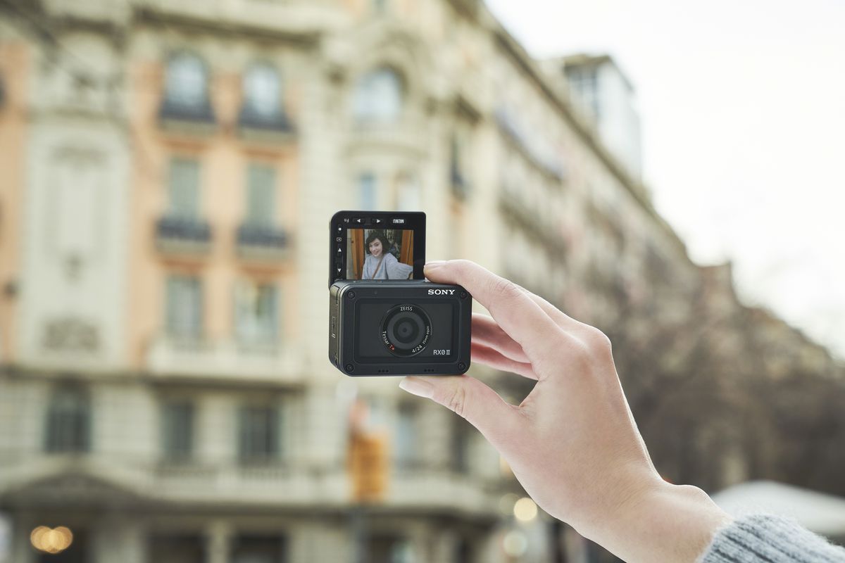 With 4K and a tilt screen, the tiny Sony RX0 II busts genre restrictions
