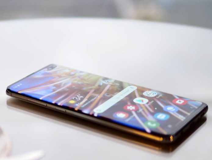 Samsung Galaxy S10 Review: We have a new king