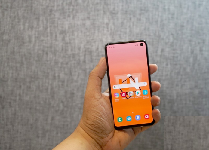 5 Reasons Why The Galaxy S10e Is A Better Buy Over The S10 and S10 Plus
