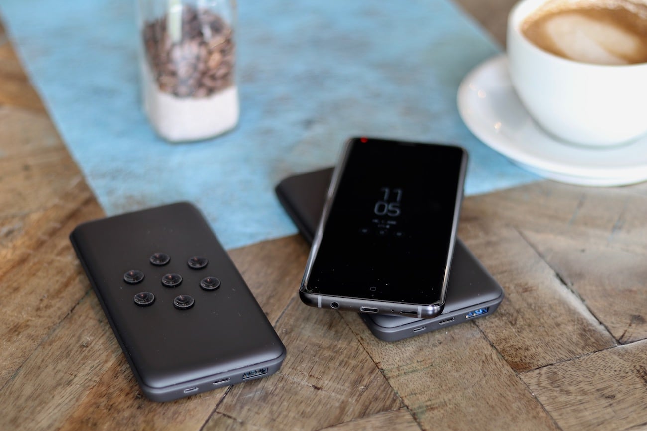 YOOLOX-Wireless-Charging-Power-Bank-01