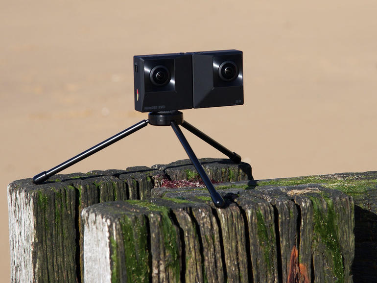 Insta360 Evo review : Make both 360 and 3D videos with this clever little cube