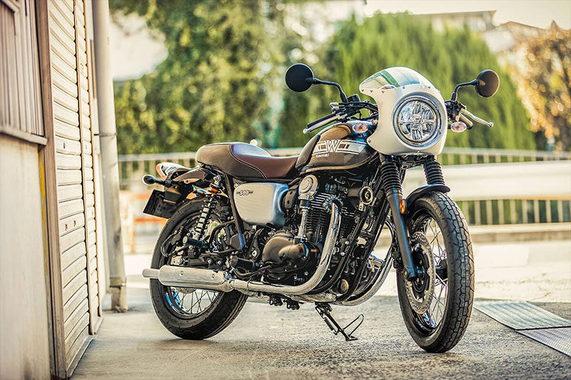 2019 Kawasaki W800 Cafe Review: Making “the Ton” Exciting Again!