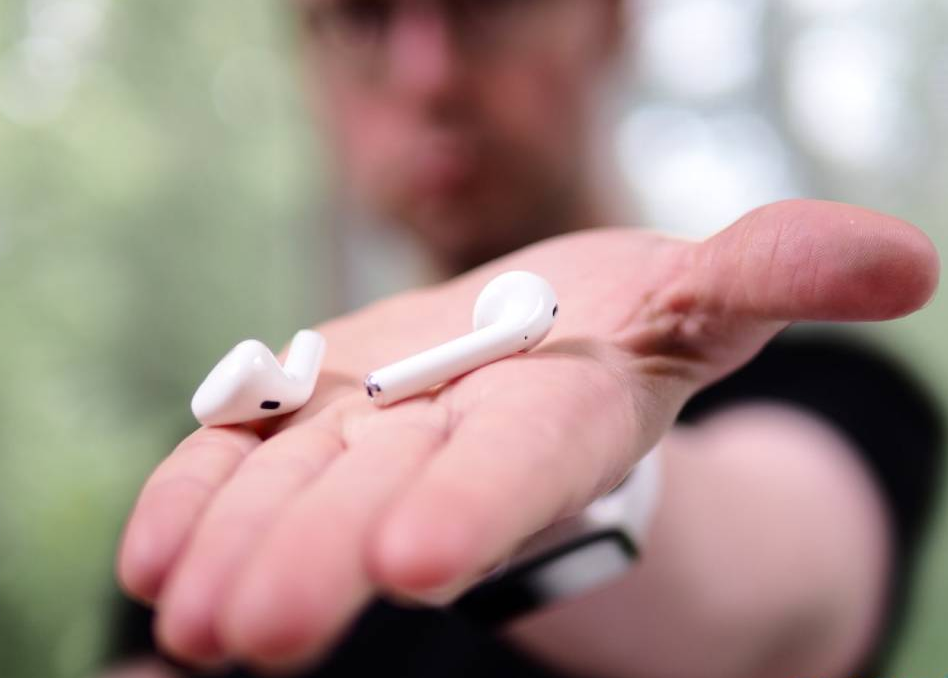 Microsoft Surface Buds could see Cortana challenge AirPods