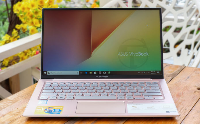 ASUS VivoBook S13 S330 review – looks good but feels cheap
