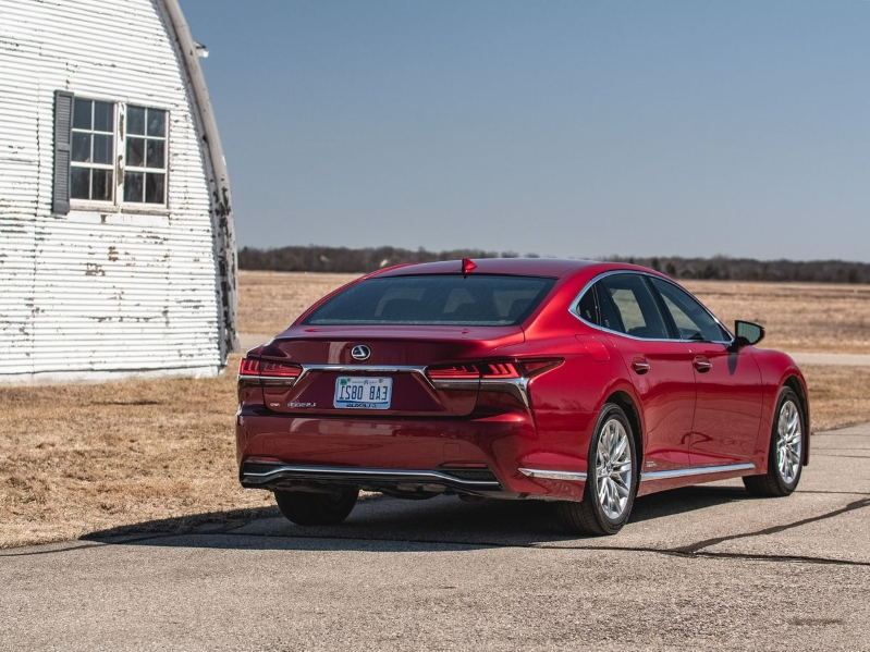 The 2019 Lexus LS500h Hybrid Makes Us Question Its Purpose
