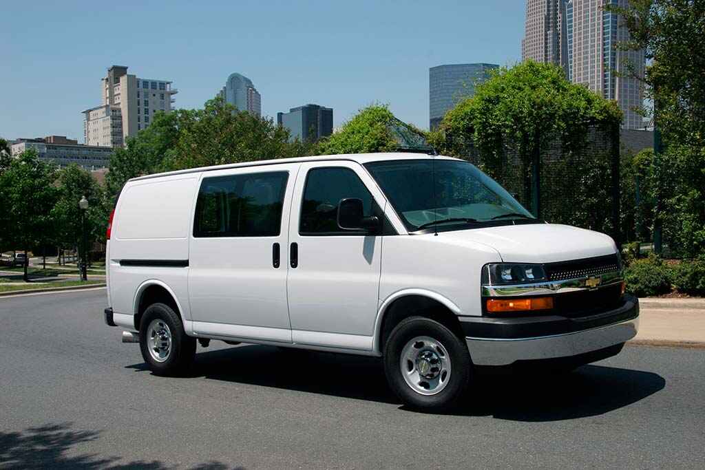 2019-Chevrolet-Express-2500-(4)