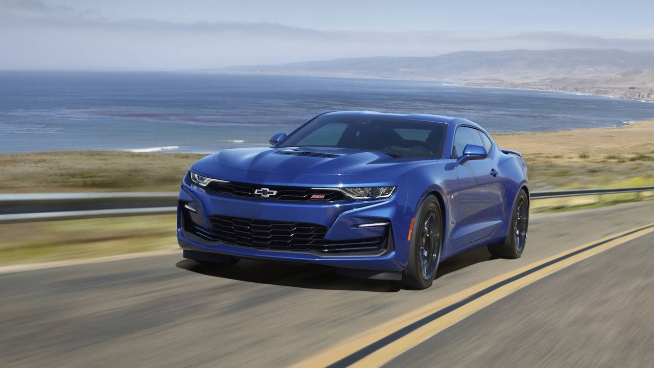 2020 Chevrolet Camaro vs. 2020 Dodge Challenger: Which Is Better?