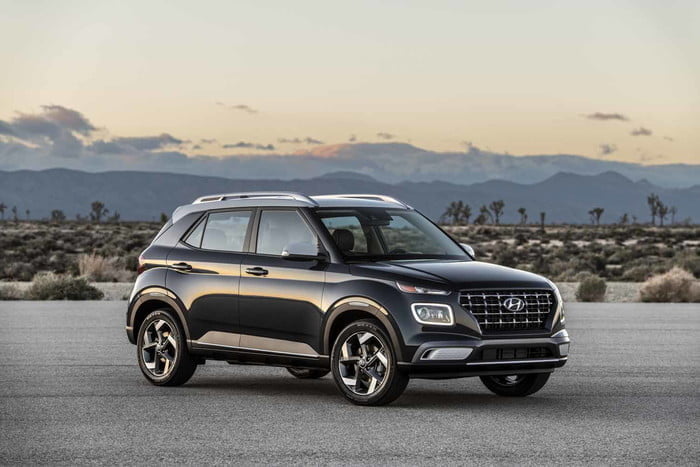 2020-hyundai-venue-off-4-720x720