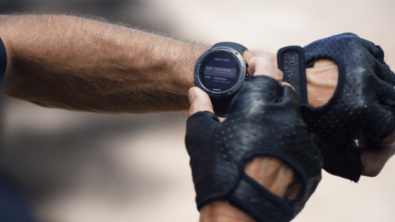 Suunto 5 packs big sports tracking features into a small body