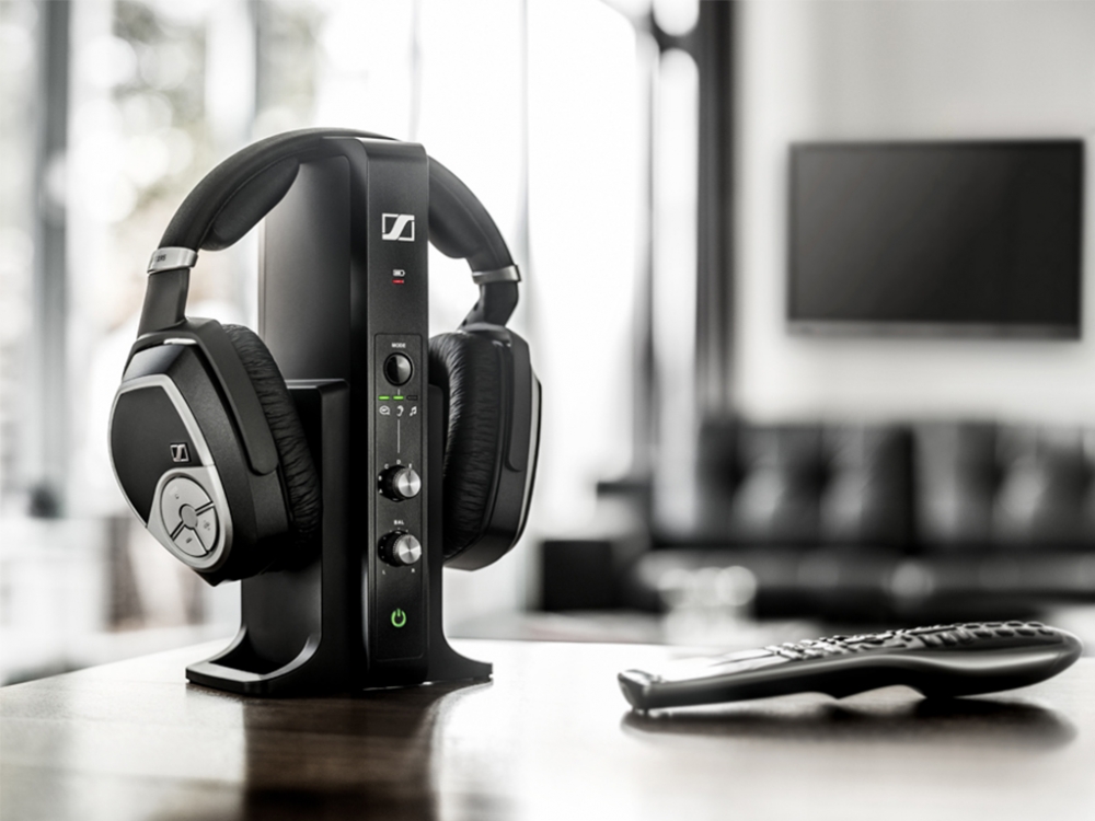 Best Wireless Headphones for TV of 2019 : Headphones + TV
