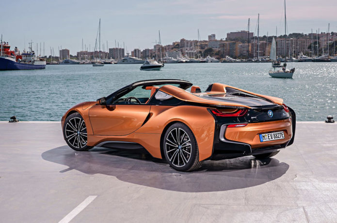 25-bmw-i8-roadster-2018-review-static-rear_0