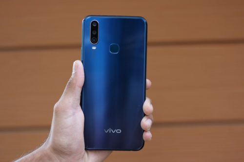 Vivo Y17: a versatile shooter with a massive battery