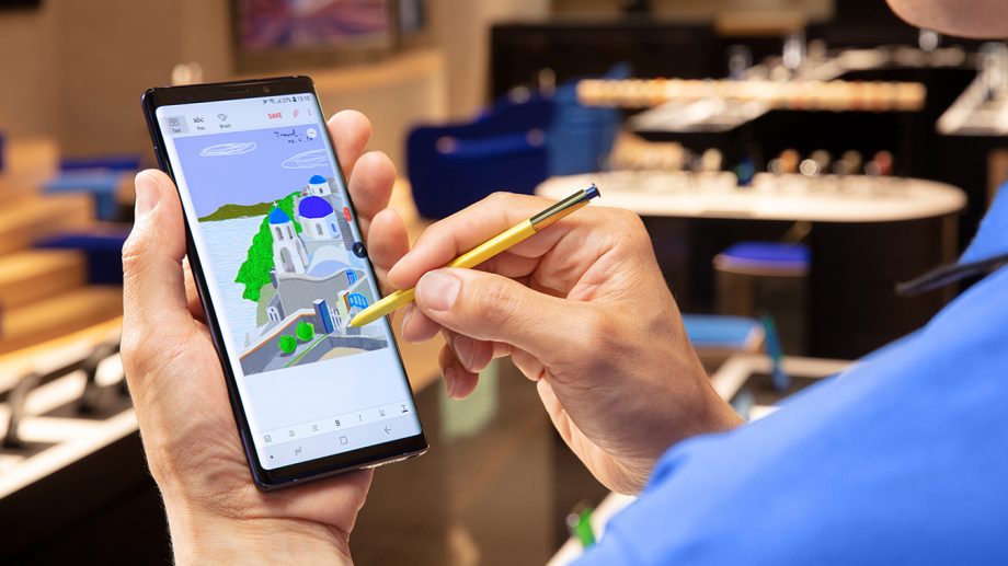Samsung-Galaxy-Note-9-handheld-office-artwork-2-lifestyle-press-image-920x517