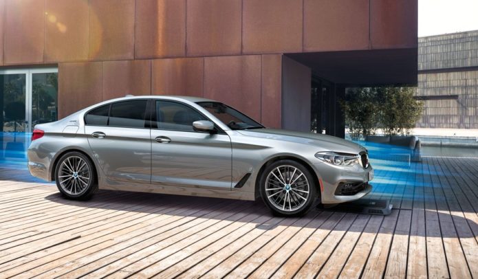 BMW 530e wireless electric car charging lands in US