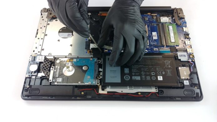 Inside Dell Inspiron 17 3780 – disassembly and upgrade options