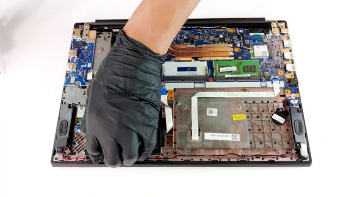 Inside Lenovo ThinkPad E590 – disassembly and upgrade options