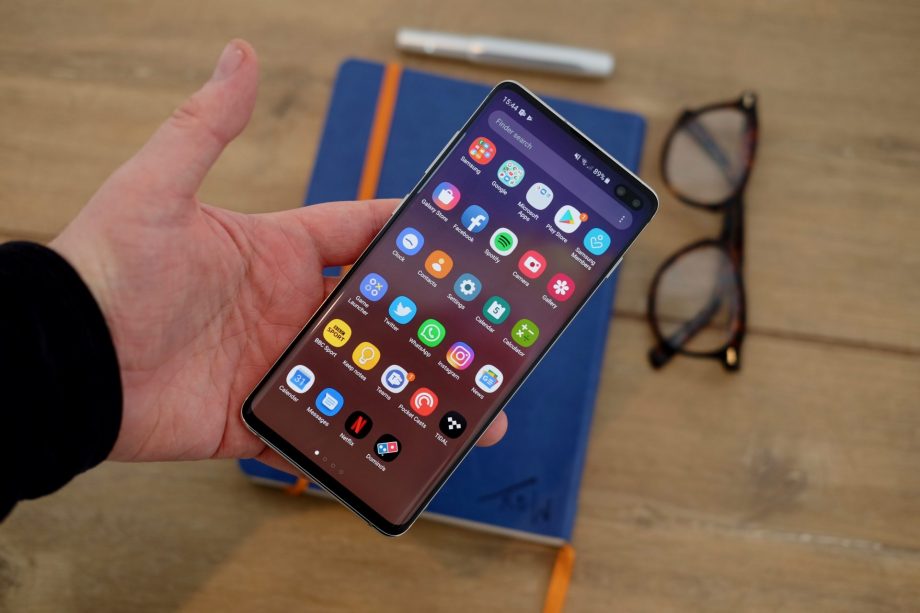 s10plus-1-5-1920x1280-920x613