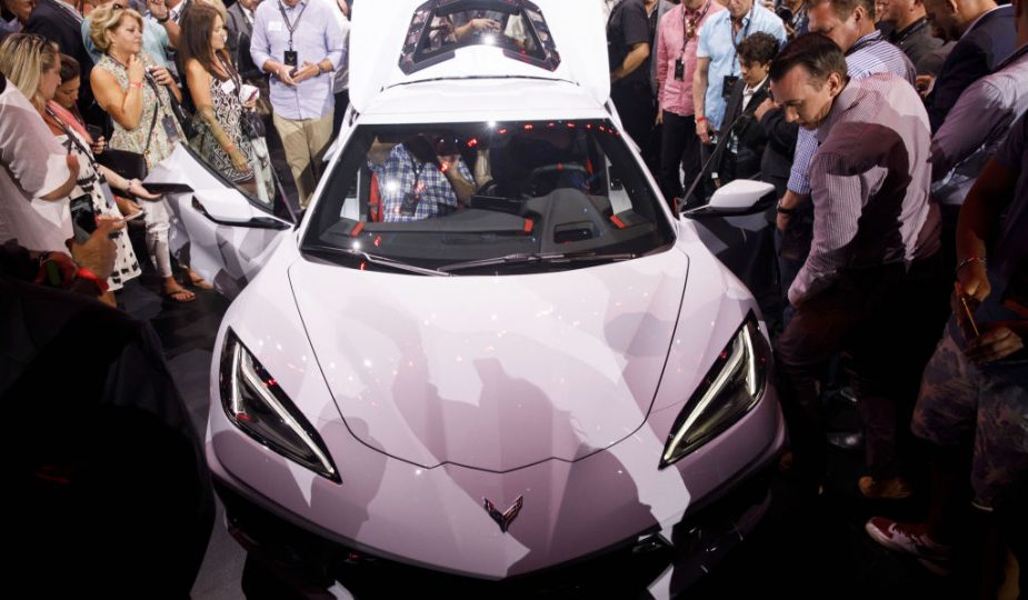 2020-Chevrolet-C8-Corvette-925x540