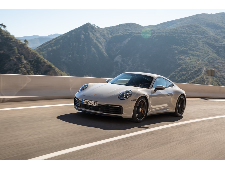 2020_Porsche_911_2