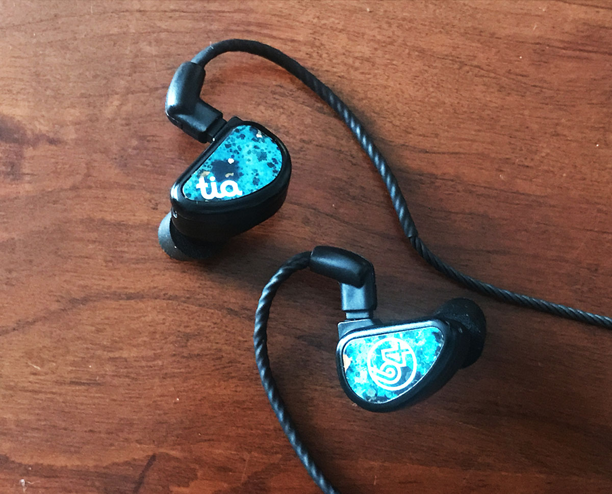 64 Audio Tia Fourte Noir Review and Comparison