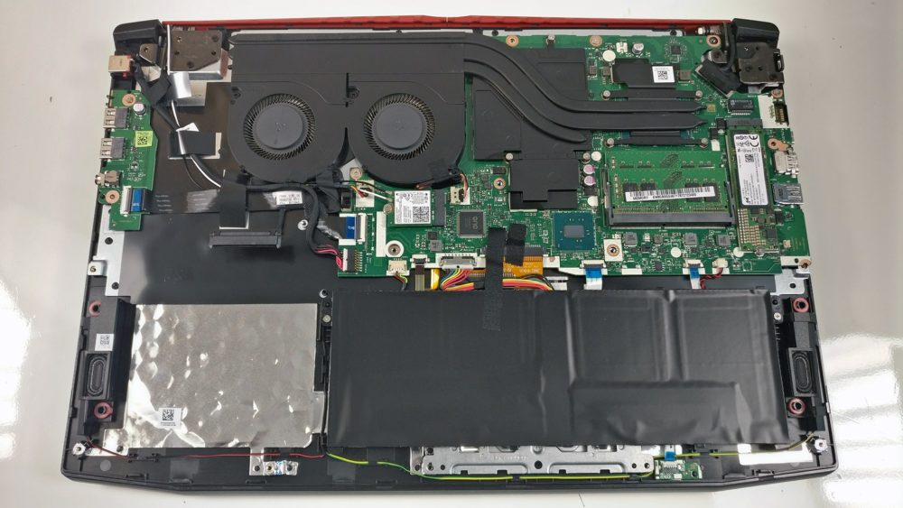 Inside Acer Predator Helios 300 – disassembly and upgrade options ...