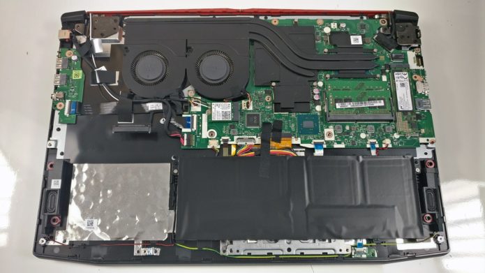 Inside Acer Predator Helios 300 – disassembly and upgrade options