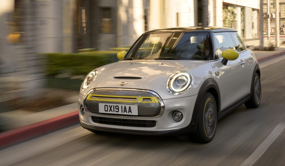 The 2020 Mini Cooper SE Is an All-Electric Hatchback