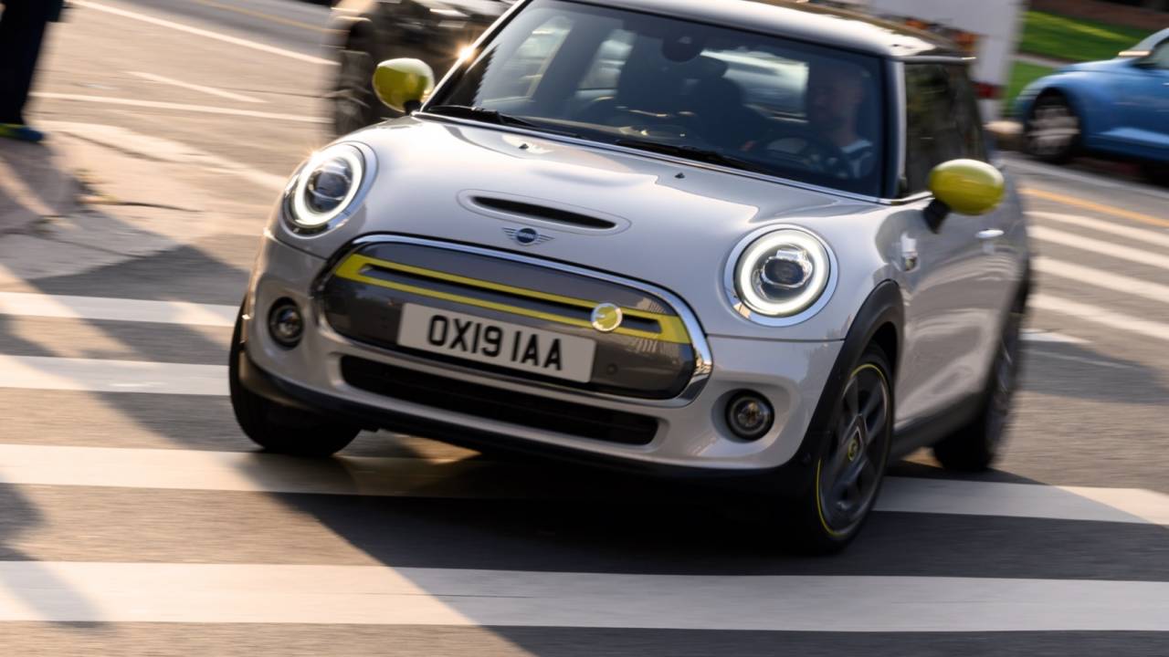 The 2020 MINI Cooper SE isn’t going to win over EV critics