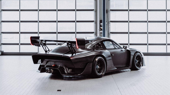 Bare carbon fiber Porsche 935 needs no stinkin’ livery