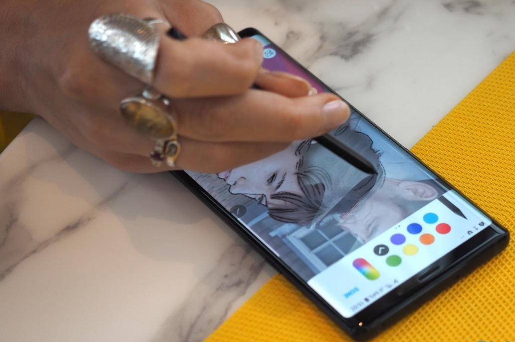 I love the Galaxy Note but not the curved edge trend it helped create
