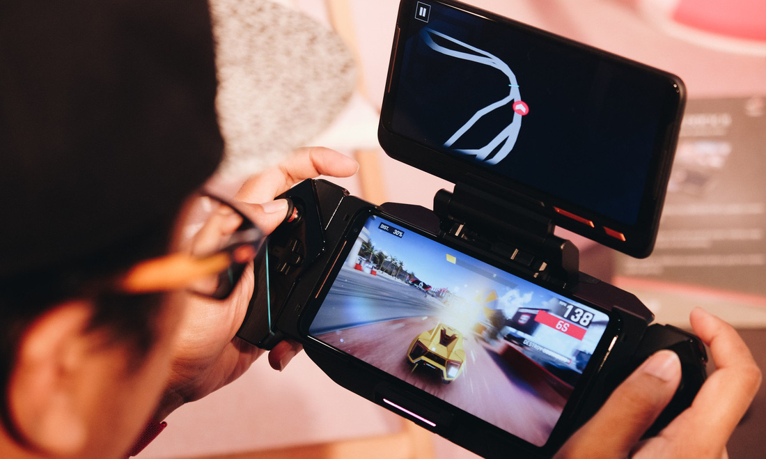 Asus ROG Phone 2 vs Xiaomi Black Shark 2 vs Red Magic 3: Specs Comparison