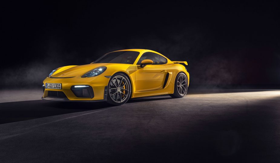 high_718_cayman_gt4_2019_porsche_ag-925x540