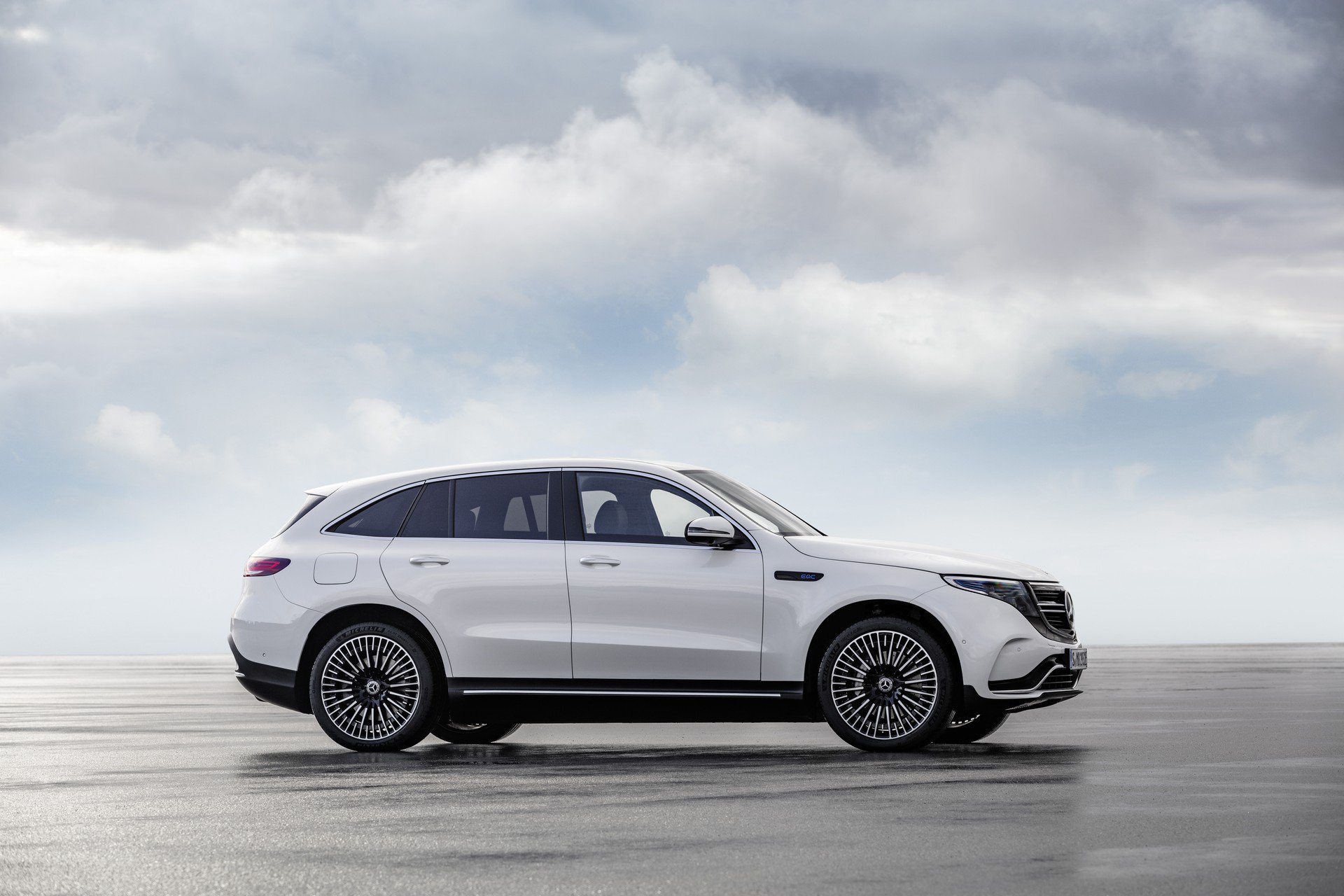 mercedes-benz-eqc_12